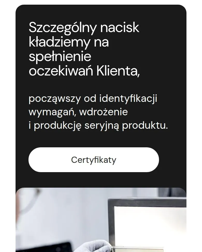 Podstrona „Zapewnienie jakości” z przyciskiem „Certyfikaty” na telefonie